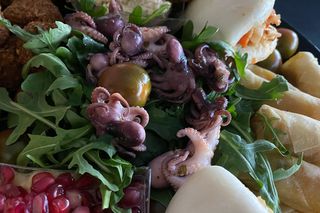 Dynamite maki sau mini-iris » Ce mănâncă bogații la loje pe Arena Națională, la FCSB - Lyon