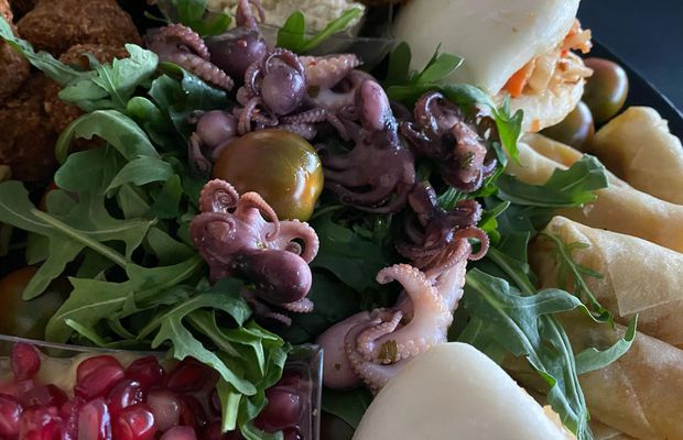 Dynamite maki sau mini-iris » Ce mănâncă bogații la loje pe Arena Națională, la FCSB - Lyon