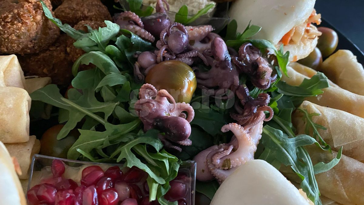 Dynamite maki sau mini-iris » Ce mănâncă bogații la loje pe Arena Națională, la FCSB - Lyon