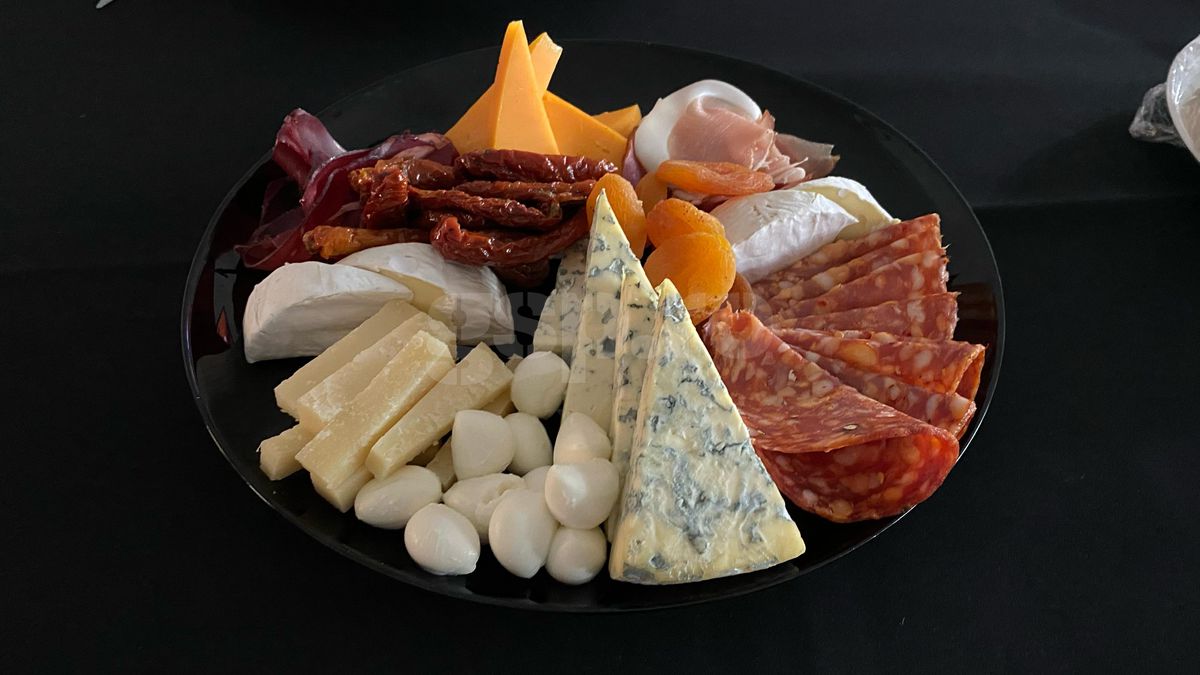 Dynamite maki sau mini-iris » Ce mănâncă bogații la loje pe Arena Națională, la FCSB - Lyon