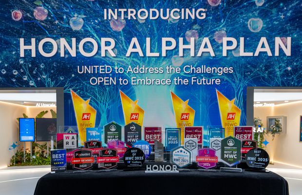HONOR la MWC 2025: impresionează cu noul ALPHA PLAN și câștigă peste 50 de premii pentru inovațiile și produsele AI