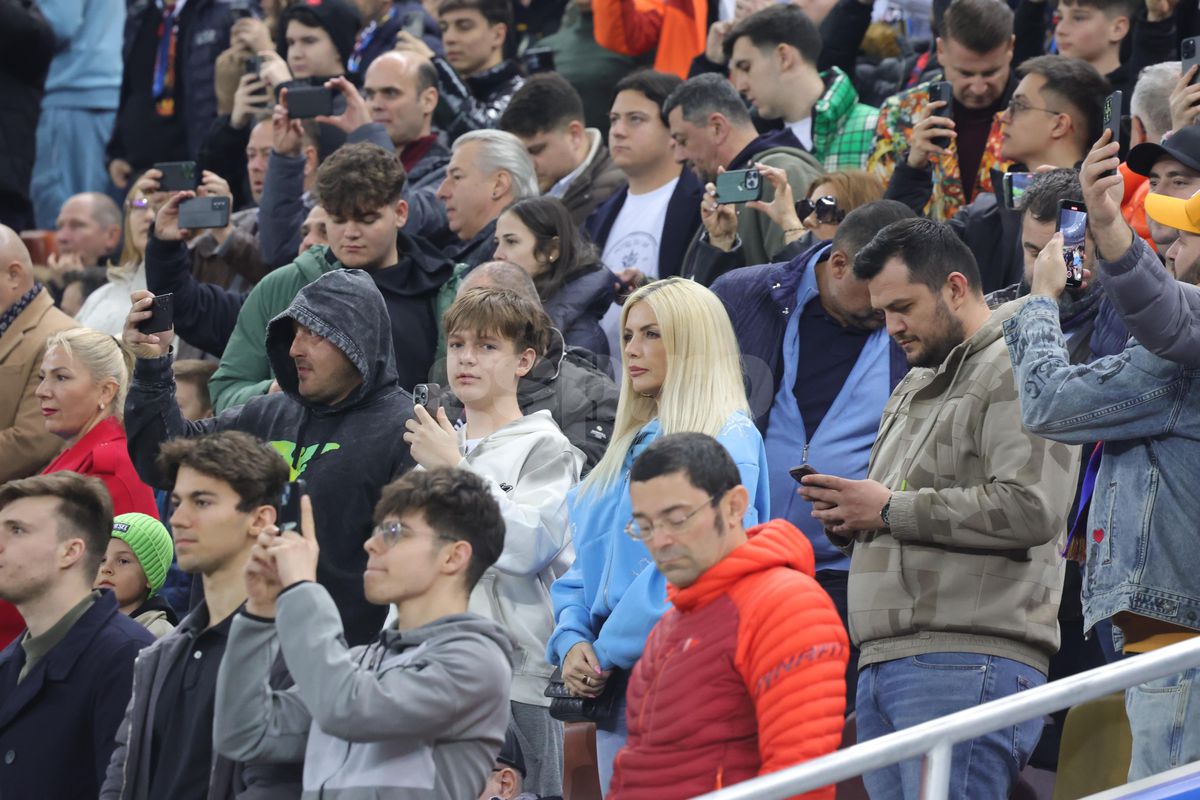 Laura Vicol, implicată în „scandalul Nordis”, a fost în tribune la FCSB - Lyon » Imaginile surprinse de reporterul GSP