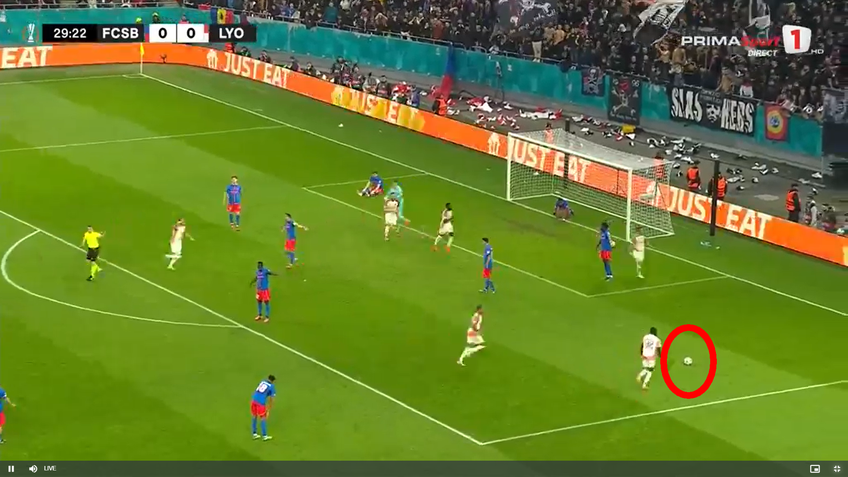 Minge în teren la FCSB - Lyon