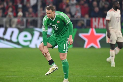Manuel Neuer a ieșit de pe teren în momentul în care a simițit dureri la gambă. Foto: Imago Images