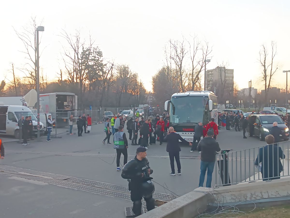 FCSB - Lyon, sosirea celor două formații
