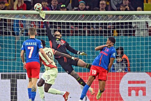 Lucas Perri, în FCSB - Lyon, foto: Imago Images