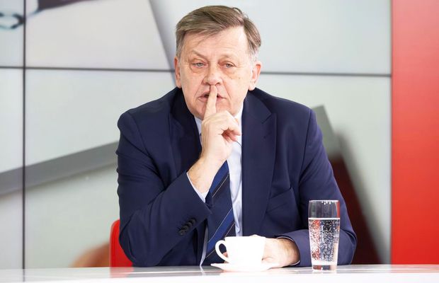 Crin Antonescu a dezvăluit cu ce echipă ține și a avut un mesaj care ar schimba fotbalul: „Nu văd viitorul acestor cluburi”