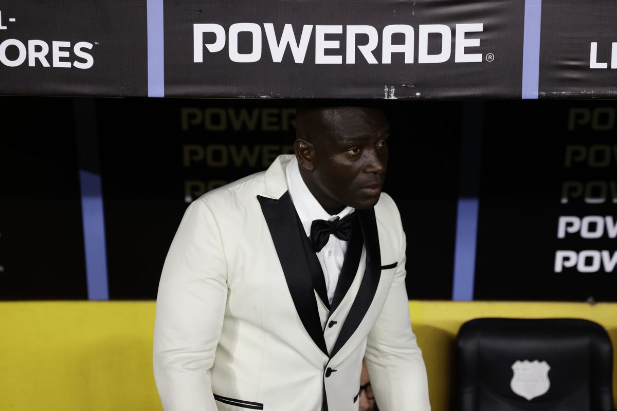 Imaginile care au făcut înconjurul lumii i-au fost arătate astăzi lui Șumudică: „Când vă vedem îmbrăcat așa?”