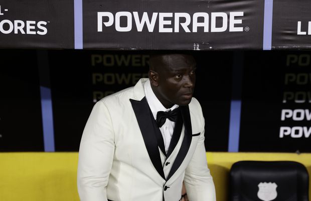 Imaginile care au făcut înconjurul lumii i-au fost arătate astăzi lui Șumudică: „Când vă vedem îmbrăcat așa?”