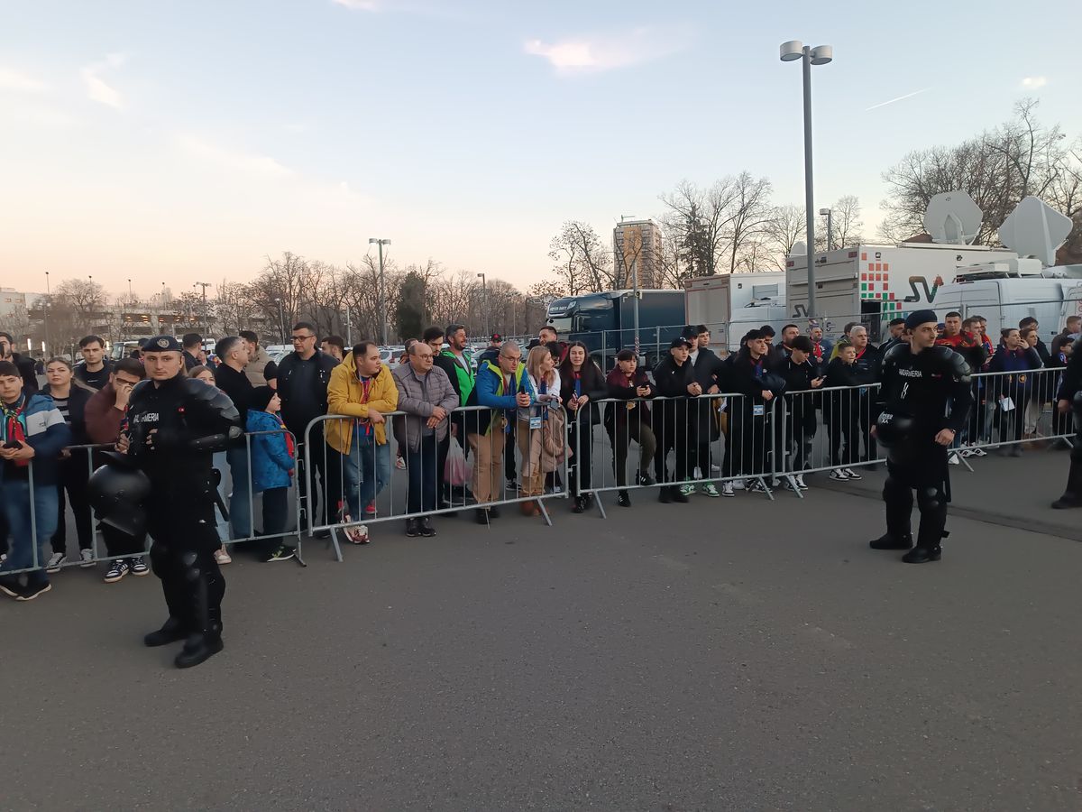 FCSB - Lyon, sosirea celor două formații