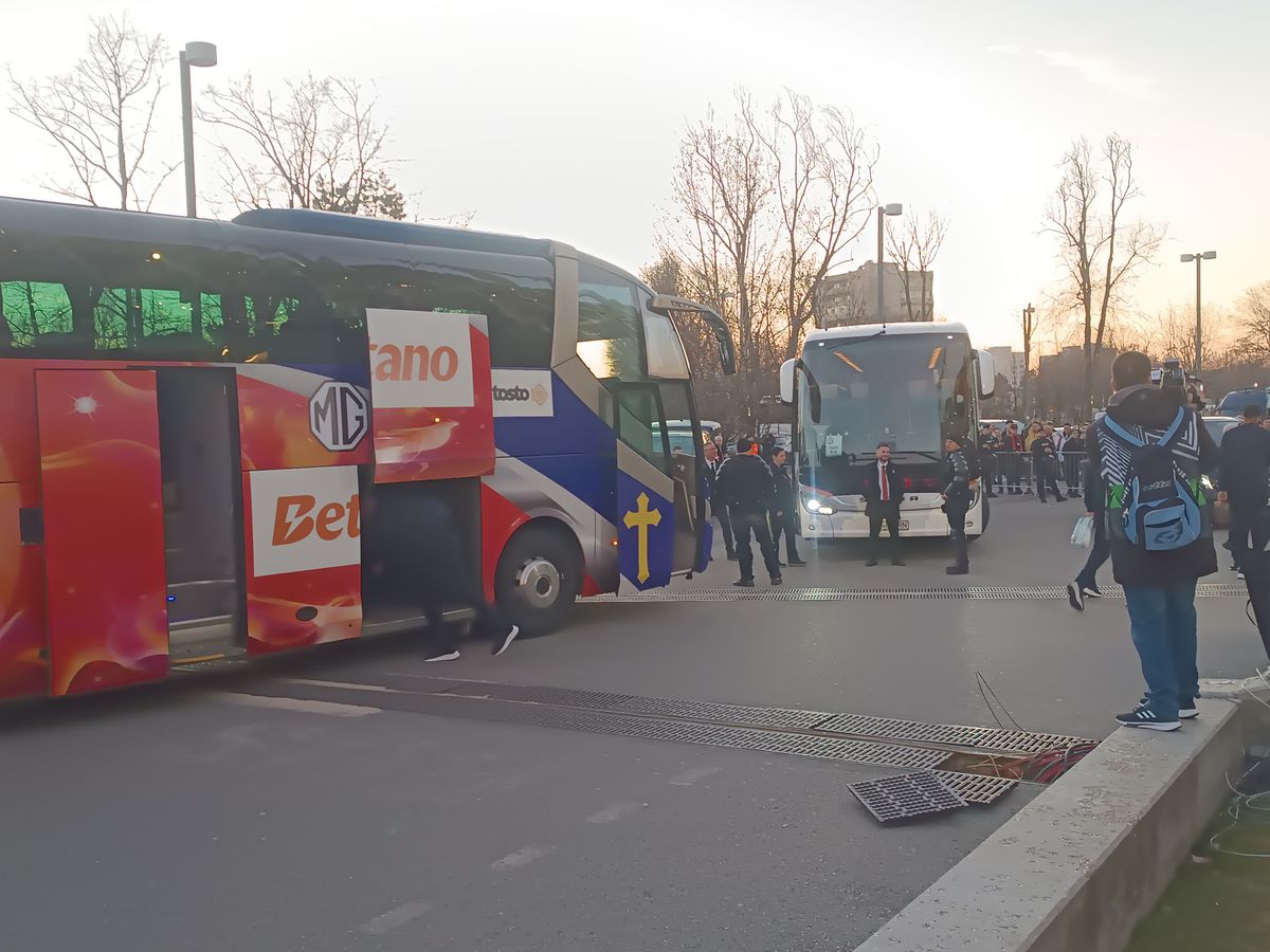 FCSB - Lyon, sosirea celor două formații