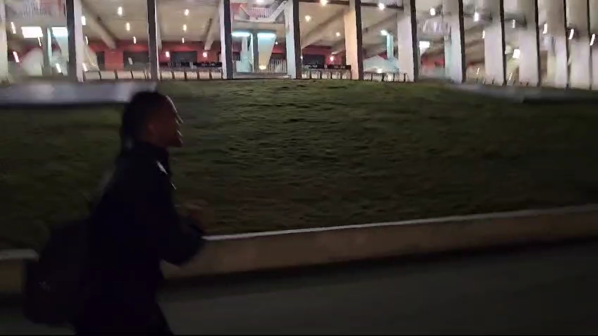 Ngezana a fost uitat la stadion la finalul meciului FCSB - Lyon