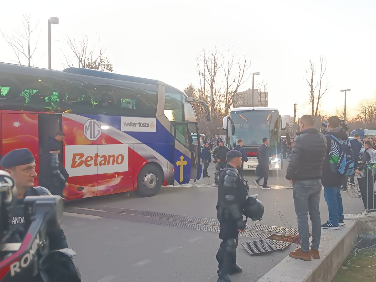 FCSB - Lyon, sosirea celor două formații
