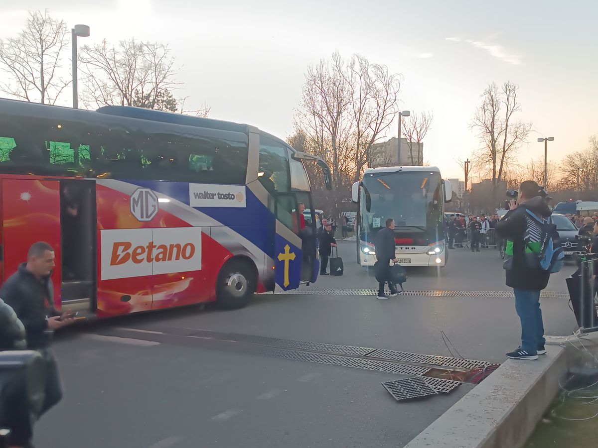 FCSB - Lyon, sosirea celor două formații