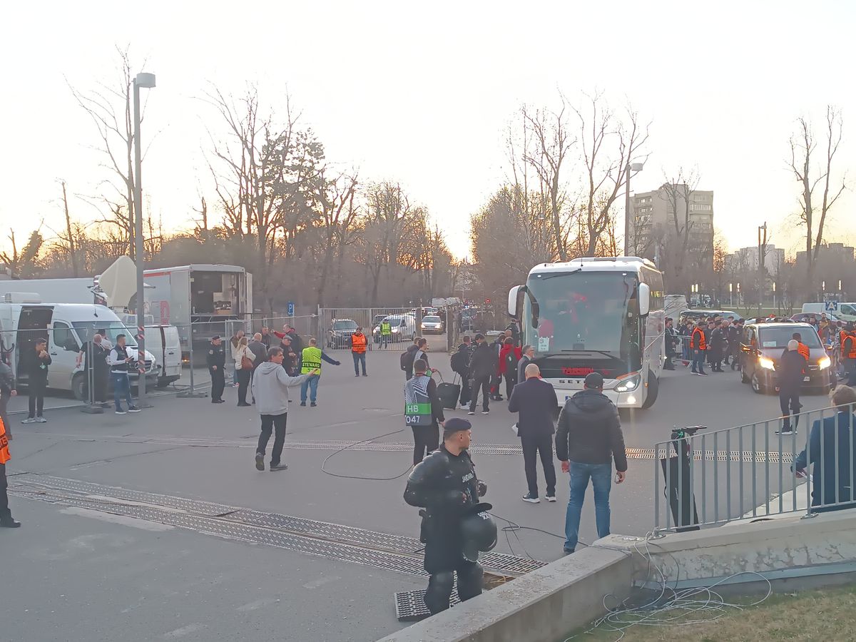 FCSB - Lyon, sosirea celor două formații