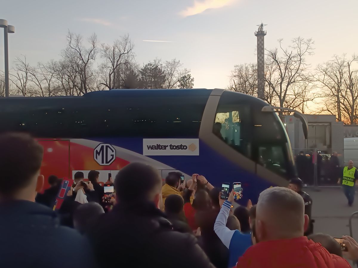 FCSB - Lyon, sosirea celor două formații