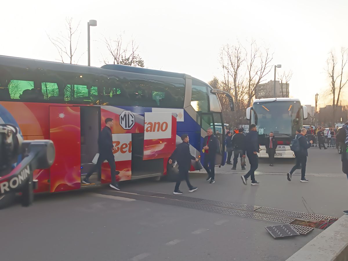 FCSB - Lyon, sosirea celor două formații