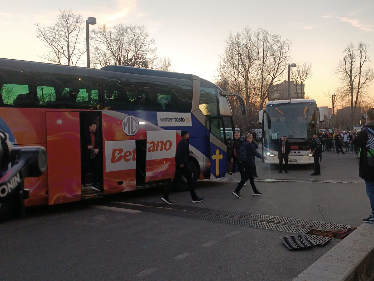 FCSB - Lyon, sosirea celor două formații