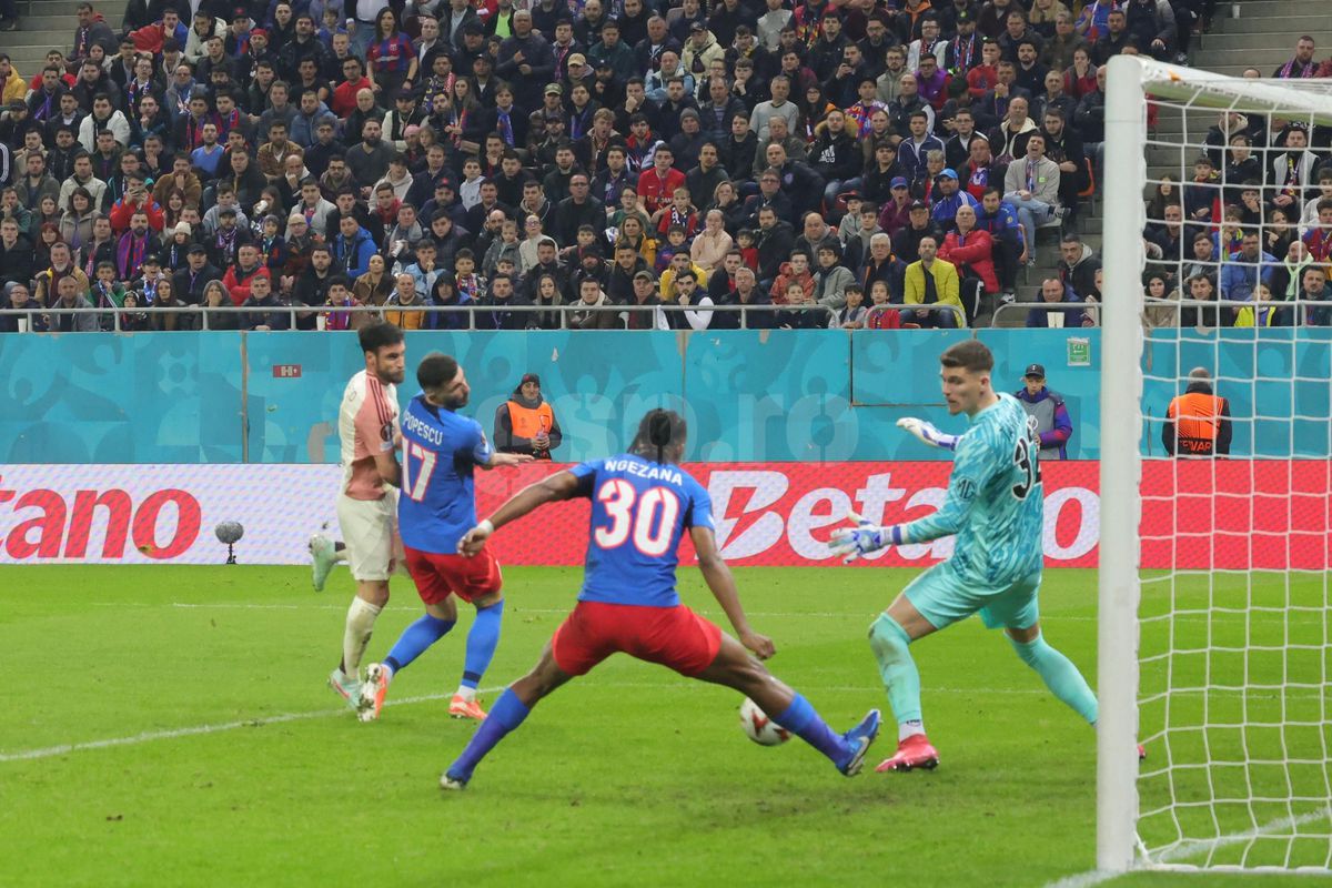 FCSB - Lyon, imagini din partidă