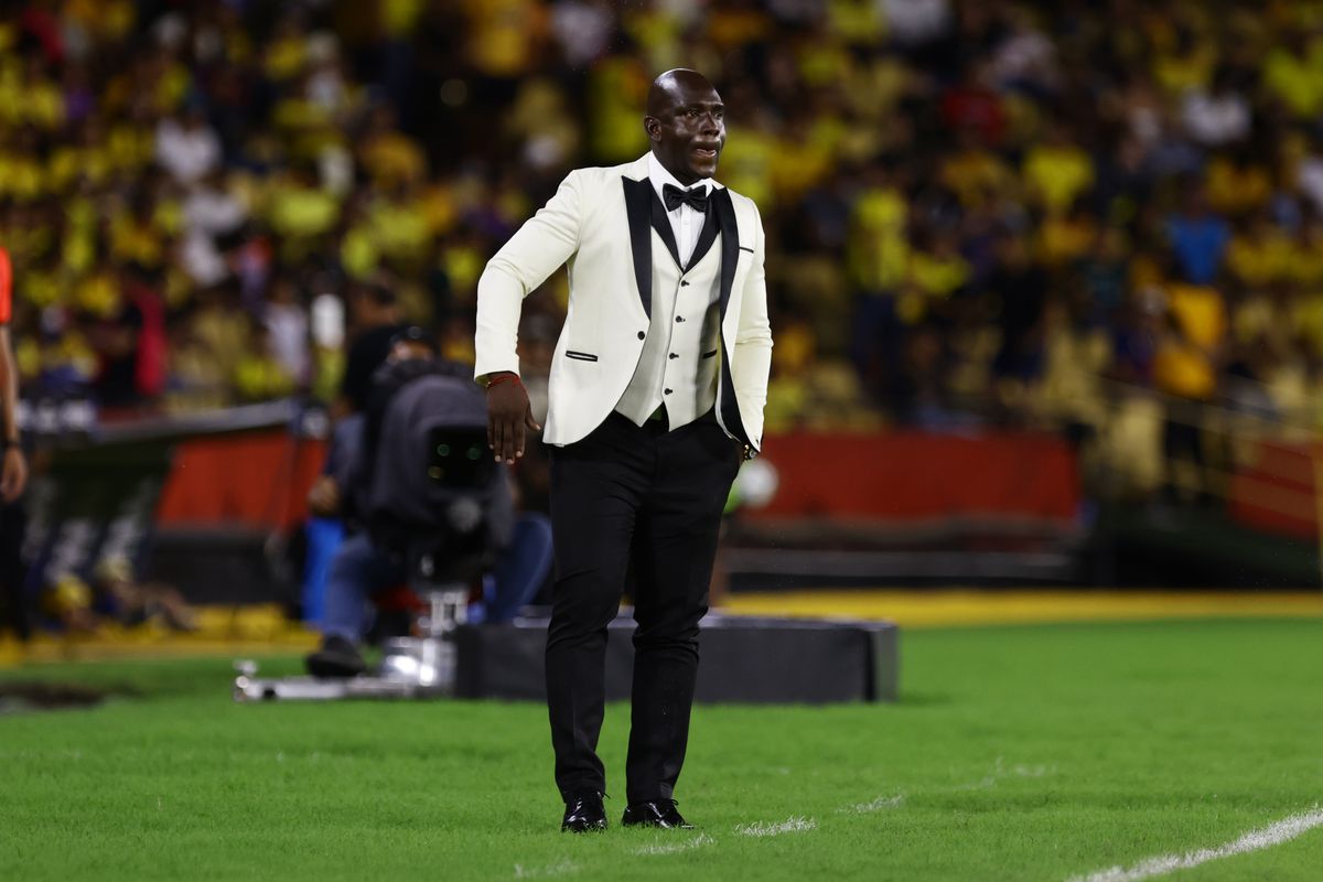 Imaginile care au făcut înconjurul lumii i-au fost arătate astăzi lui Șumudică: „Când vă vedem îmbrăcat așa?”