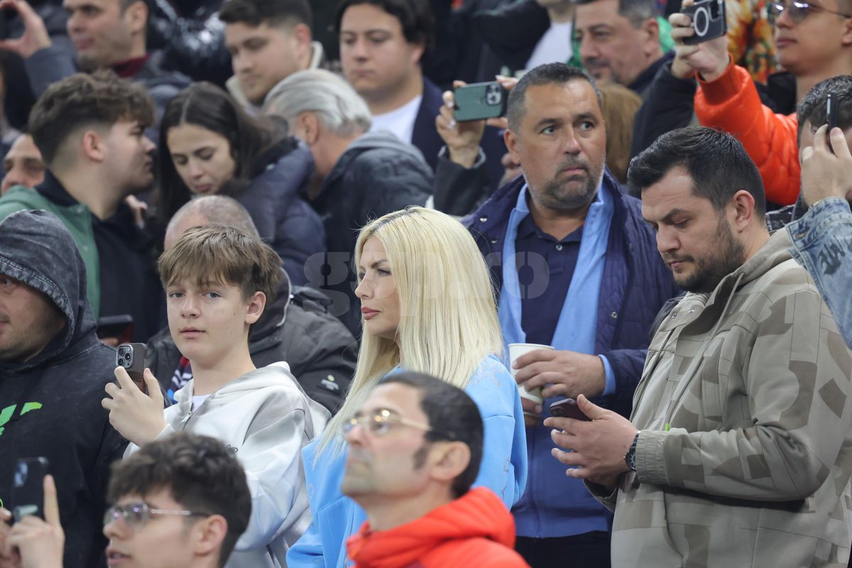 Laura Vicol, implicată în „scandalul Nordis”, a fost în tribune la FCSB - Lyon » Imaginile surprinse de reporterul GSP