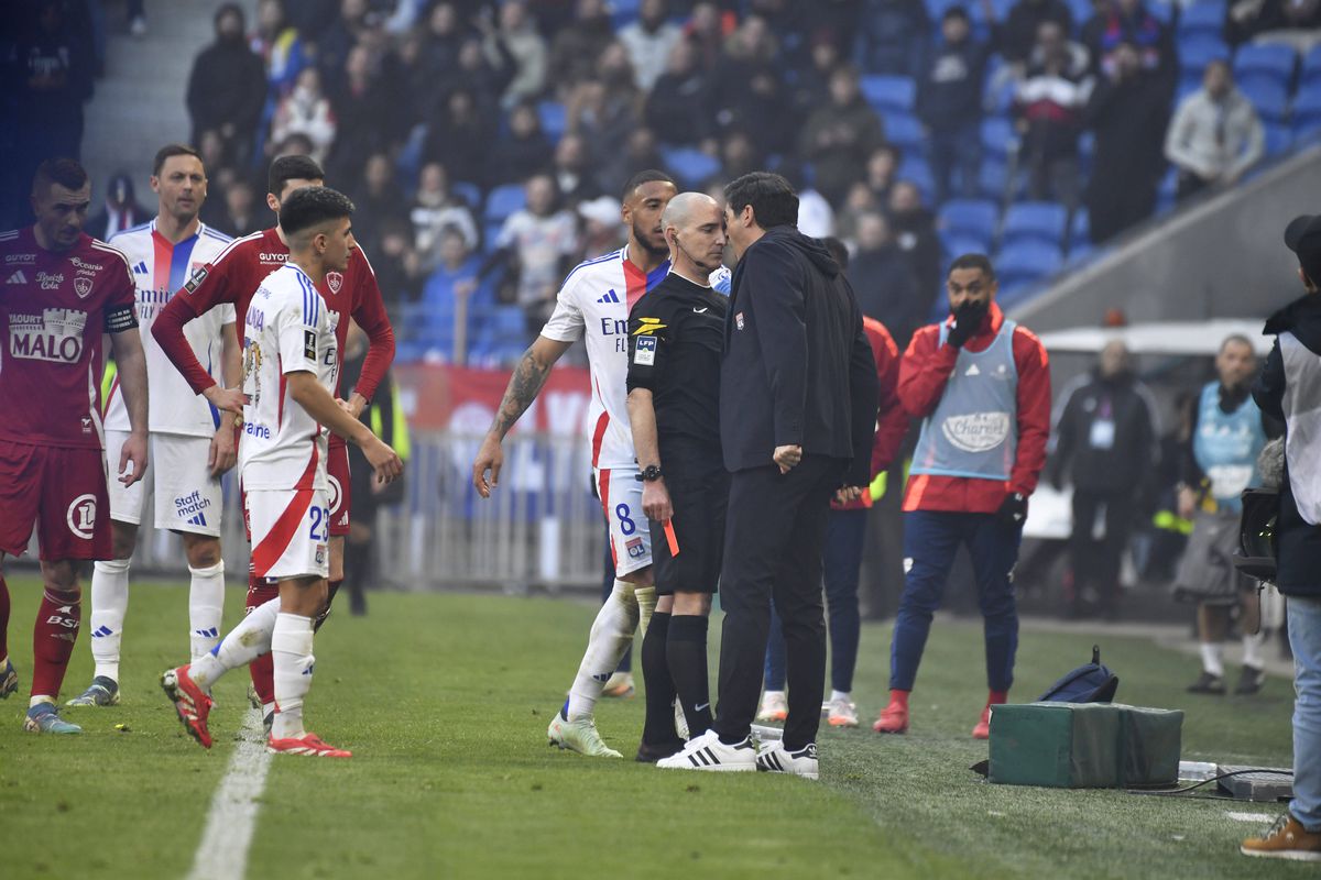 Decizia luată de Lyon în cazul antrenorului Fonseca, cu două zile înaintea meciului cu FCSB