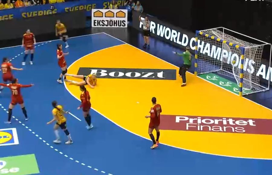 Hosu nu poate interveni nici de această dată Sorina Grozav, accidentare terifiantă în Suedia - România, amical la handbal feminin: GSP a urmărit meciul și prezintă filmul incidentului
