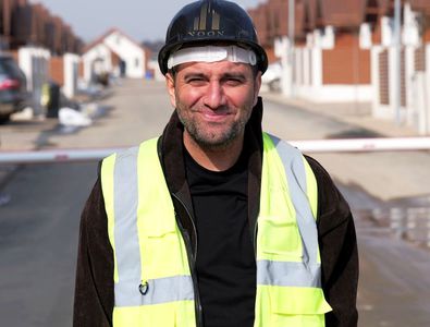 Fostul mare talent al Ligii 1 e dezvoltator imobiliar! Gazeta l-a găsit pe șantier, lângă București: „Spre rușinea mea, am reușit prea puțin în fotbal!” + „Noi am fost cobaii lui Neubert”