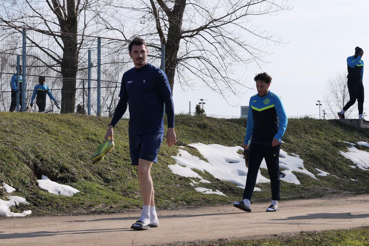 Condițiile incredibile în care se antrenează formația din Superligă » Cum arată terenul