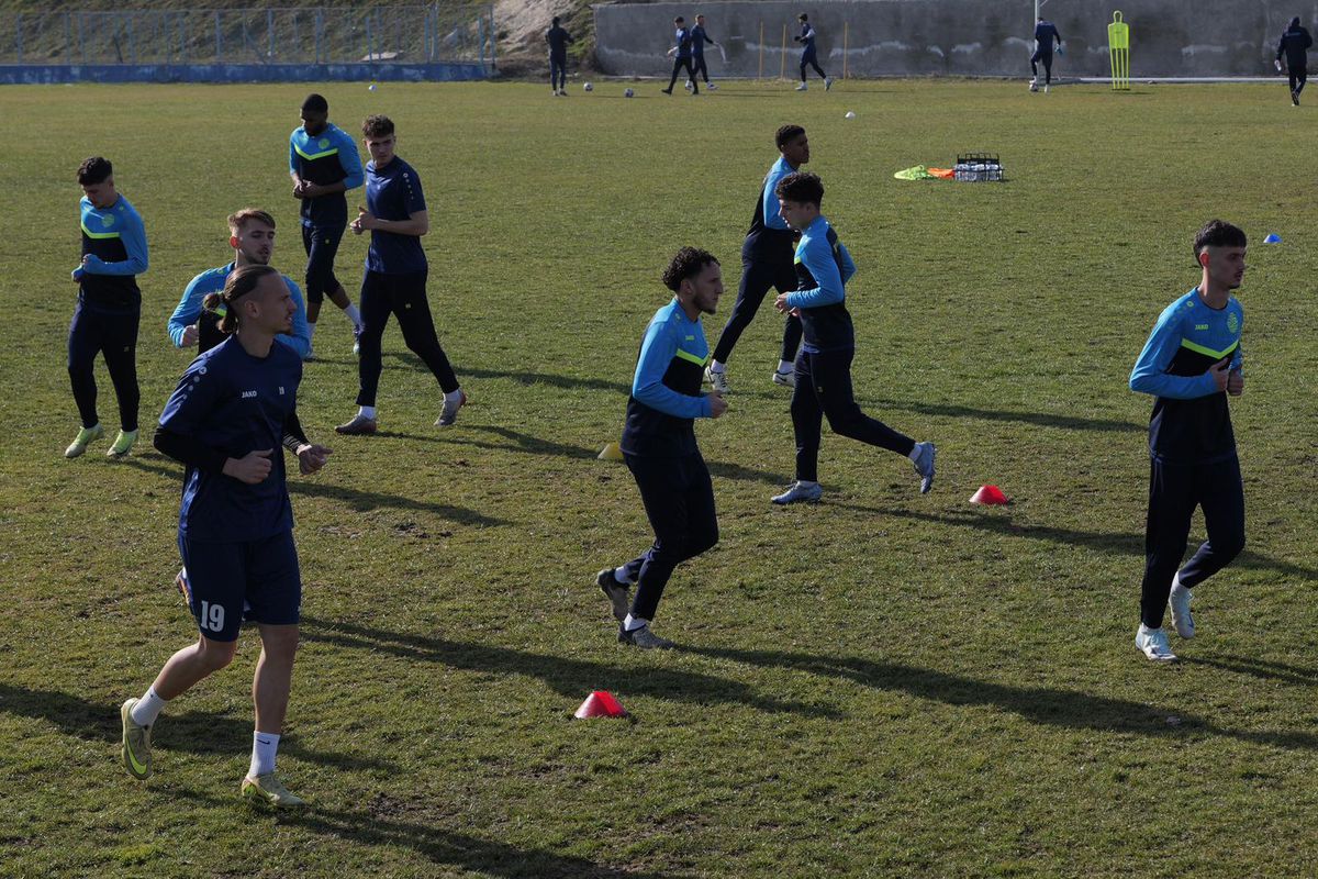 Antrenament condus de Florin Bratu la Metaloglobus