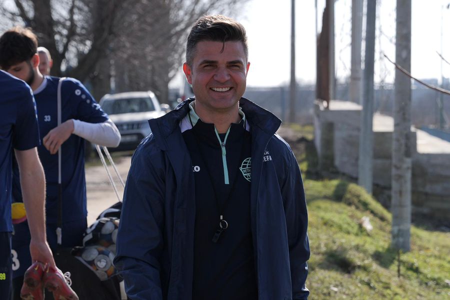 Condițiile incredibile în care se antrenează formația din Superligă » Cum arată terenul