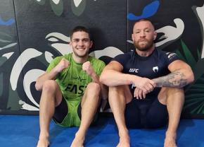 Românul care se antrenează cu legendarul Conor McGregor: „Este alt om, în fiecare zi la biserică. Revenirea lui va fi legendară!”