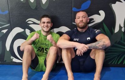 Românul care se antrenează cu legendarul Conor McGregor: „Este alt om, în fiecare zi la biserică. Revenirea lui va fi legendară!”