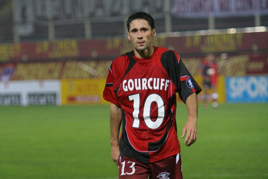 Emil Dică, cu tricoul lui Gourcuff, după Rapid - Rennes 2-0. Foto: GSP Fostul campion cu CFR Cluj a dezvăluit varianta pentru banca ardelenilor: „Domnul Mureșan m-a sunat pentru el. A câștigat 2-3 trofee”