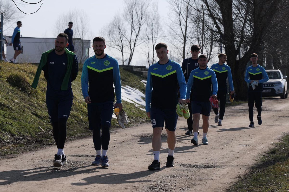 Condițiile incredibile în care se antrenează formația din Superligă » Cum arată terenul