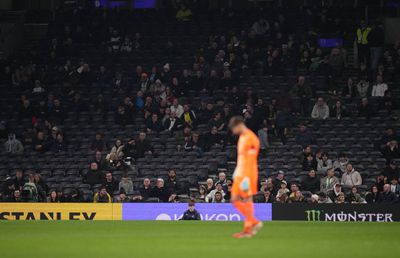 Tottenham e la pământ! Echipa lui Drăgușin e ținta criticilor unui fost internațional englez: „Cea mai slabă echipă din Premier League”