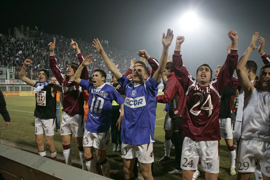 Rapid a petrecut după calificarea cu Hertha Berlin. Foto: GSP 20 de ani de la primăvara europeană din Giulești » Cum a ajuns Rapidul în 16-imile Cupei UEFA 2005-2006