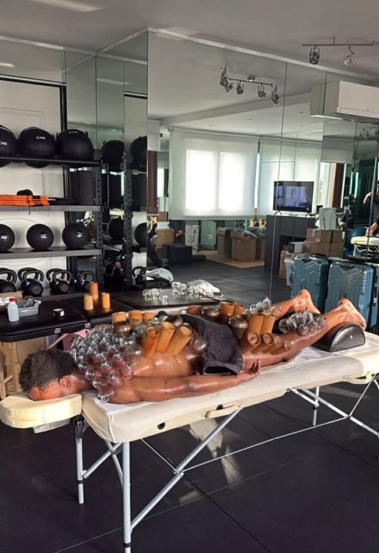 Louis Openda s-a tratat cu ventuze pentru o mai bună refacere musculară și eliminarea toxinelor din corp / Foto: Instagram