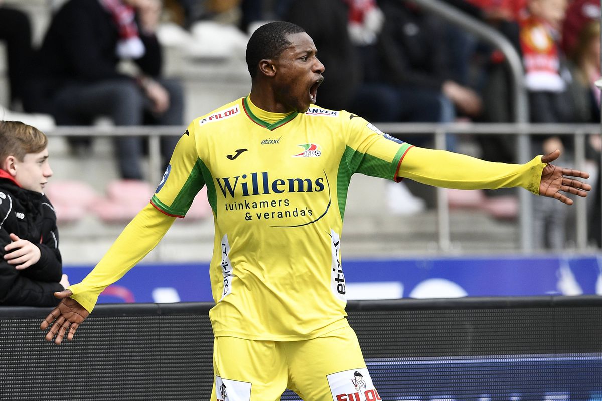 Dinamo și-a prezentat azi noul atacant! Pe ce perioadă a semnat