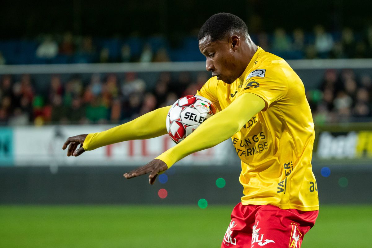 Dinamo și-a prezentat azi noul atacant! Pe ce perioadă a semnat