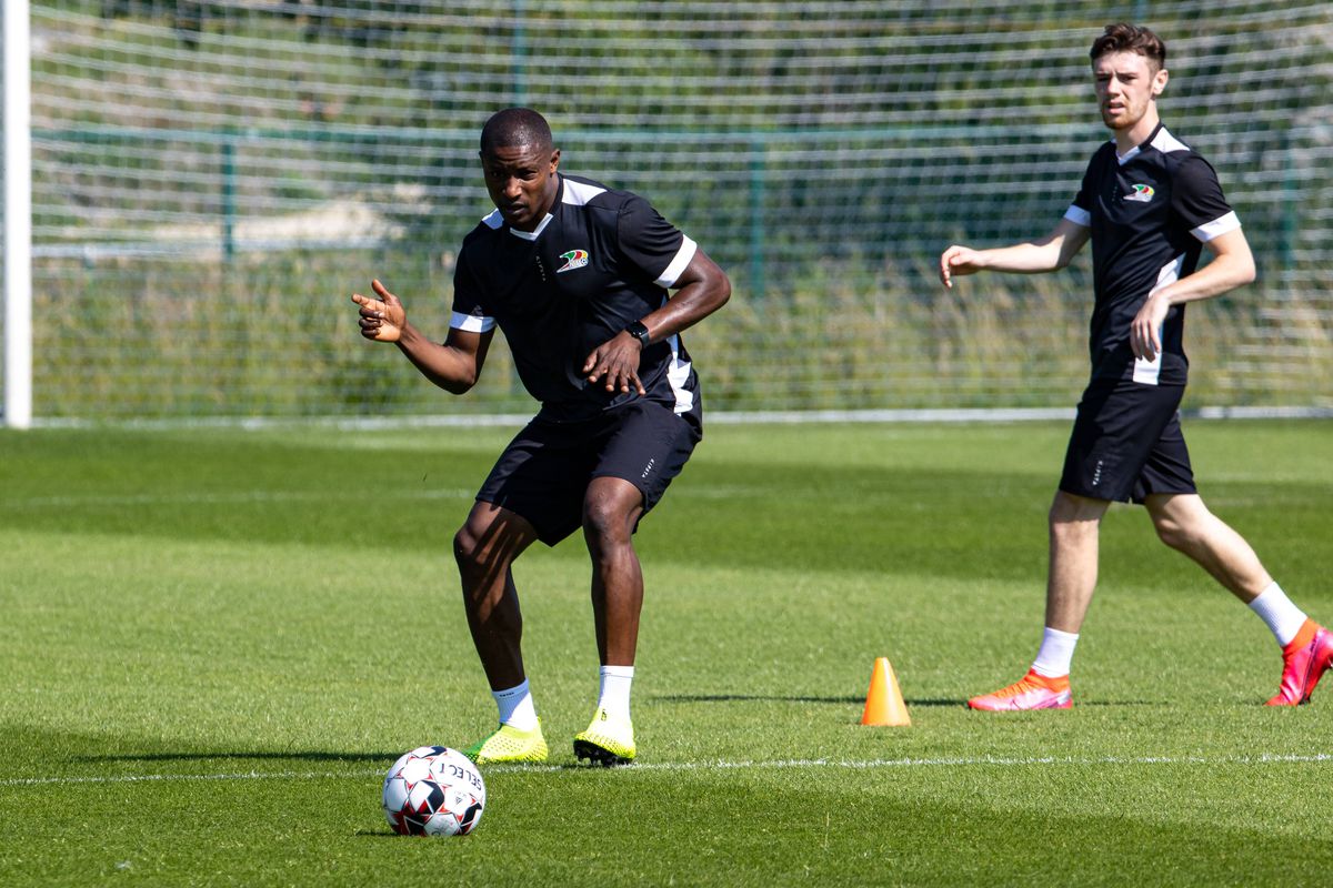 Dinamo și-a prezentat azi noul atacant! Pe ce perioadă a semnat