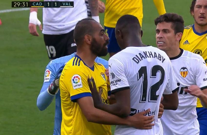 Pe transmisiunea internațională a meciului Cadiz - Valencia 2-1 se aude cum Juan Cala, fundașul gazdelor, folosește o apelare rasistă la adresa lui Mouctar Diakhaby.