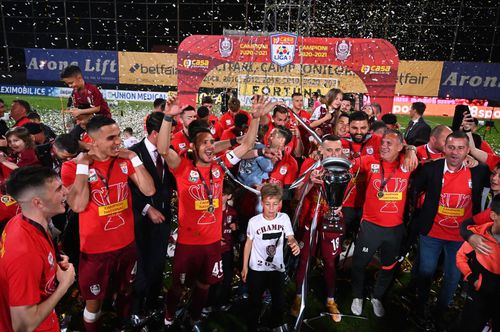 CFR Cluj, sărbătorind titlul de campioană în Liga 1