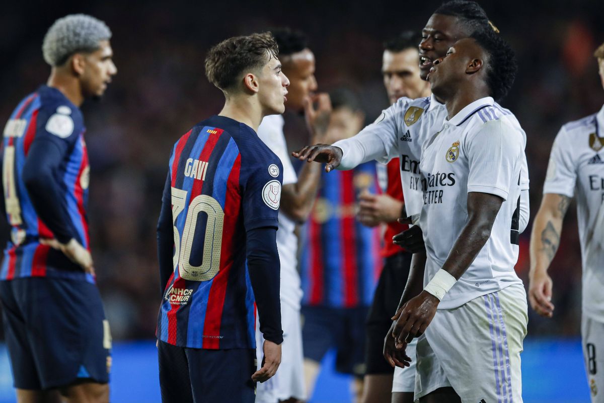 Gavi și Vinicius au fost la un pas de încăierare! La pauză, brazilianul s-a dus să-i ceară explicații + Gest obscen făcut de spaniol