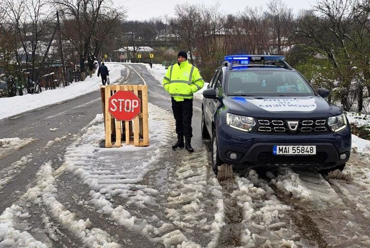 Zăpezi abundente în Botoșani - imagini cu ravagiile făcute de ninsoare