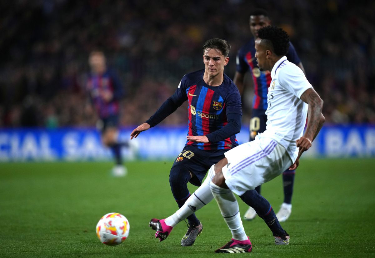 Gavi și Vinicius au fost la un pas de încăierare! La pauză, brazilianul s-a dus să-i ceară explicații + Gest obscen făcut de spaniol