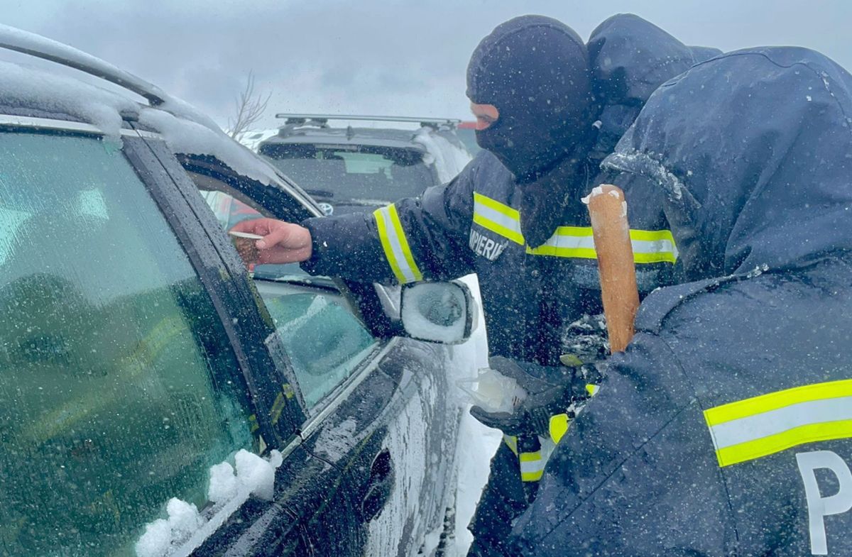 Zăpezi abundente în Botoșani - imagini cu ravagiile făcute de ninsoare