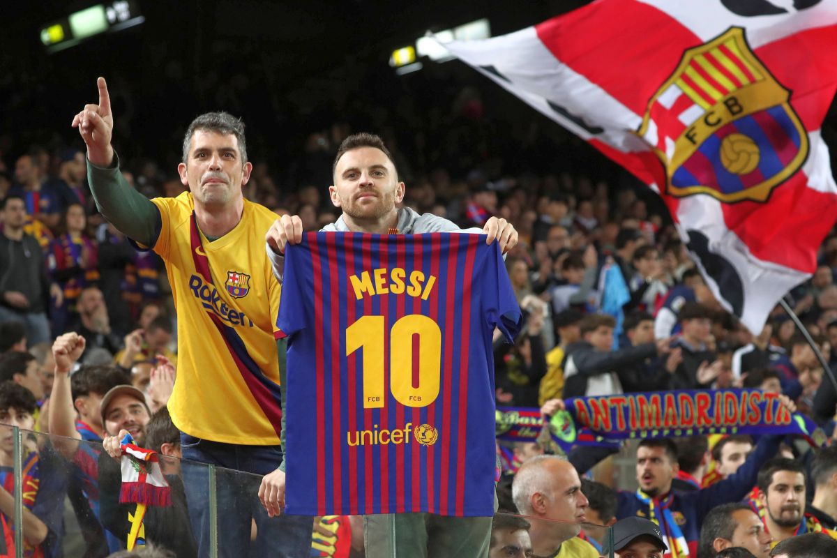 „Blat” pe Camp Nou la Barcelona - Real Madrid?! Momentul devenit viral pe social media ar fi fost aranjat de Laporta