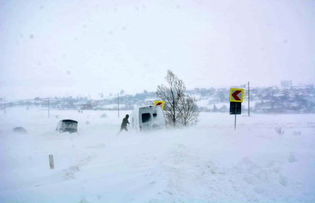 Se mai joacă? Vremea extremă ar putea amâna un meci din Superligă: „Situația e apocaliptică acolo!”