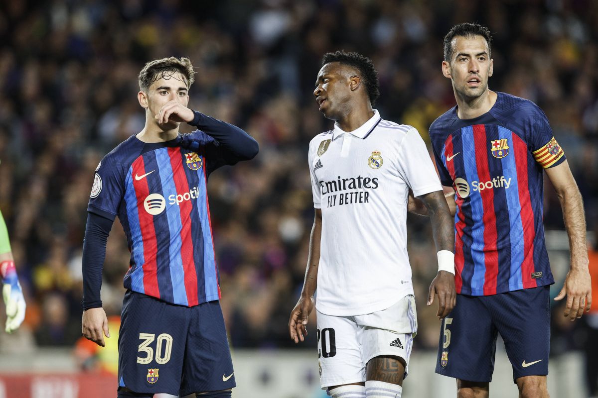 Gavi și Vinicius au fost la un pas de încăierare! La pauză, brazilianul s-a dus să-i ceară explicații + Gest obscen făcut de spaniol